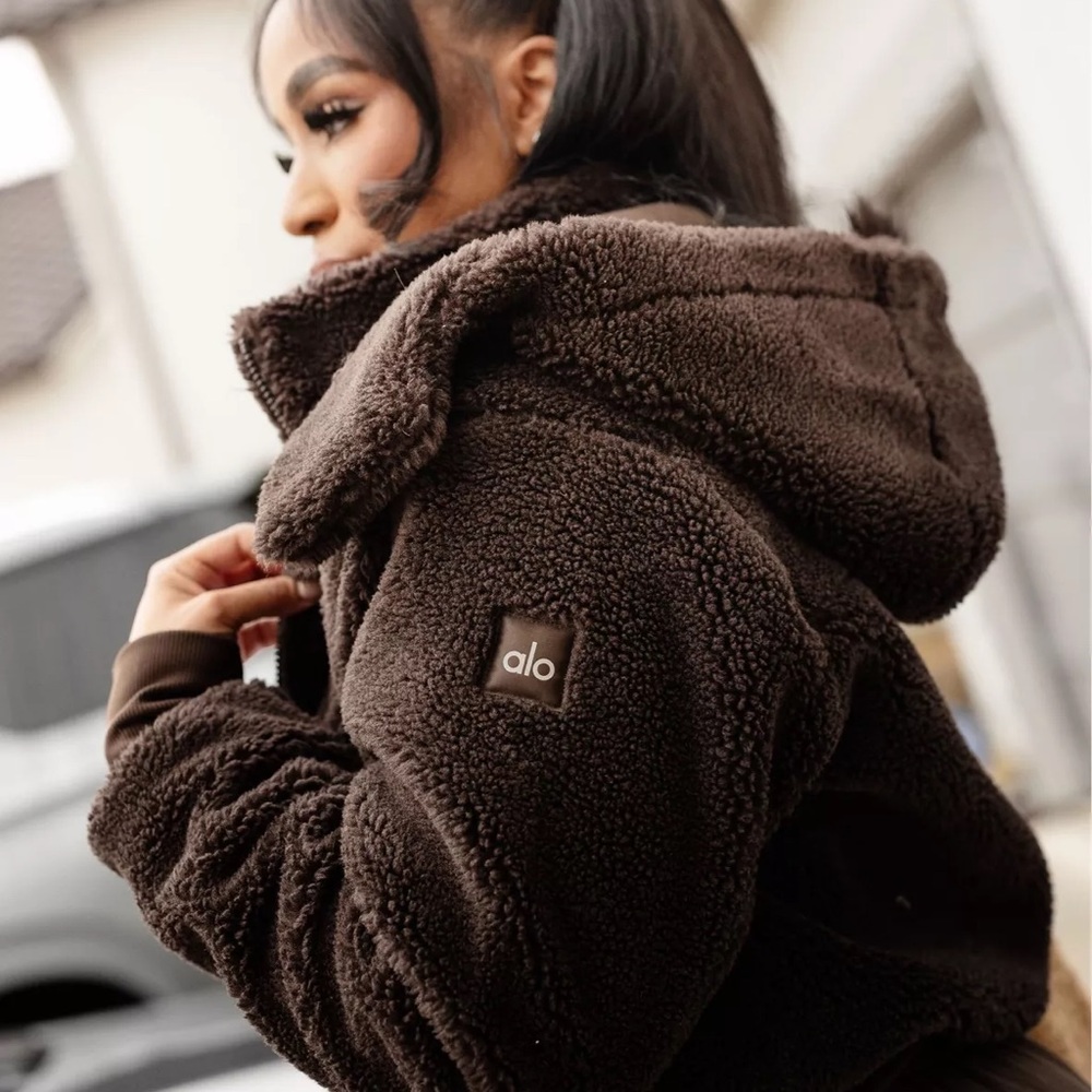 ALO Yoga Foxy Sherpa Jacket in Espresso - M